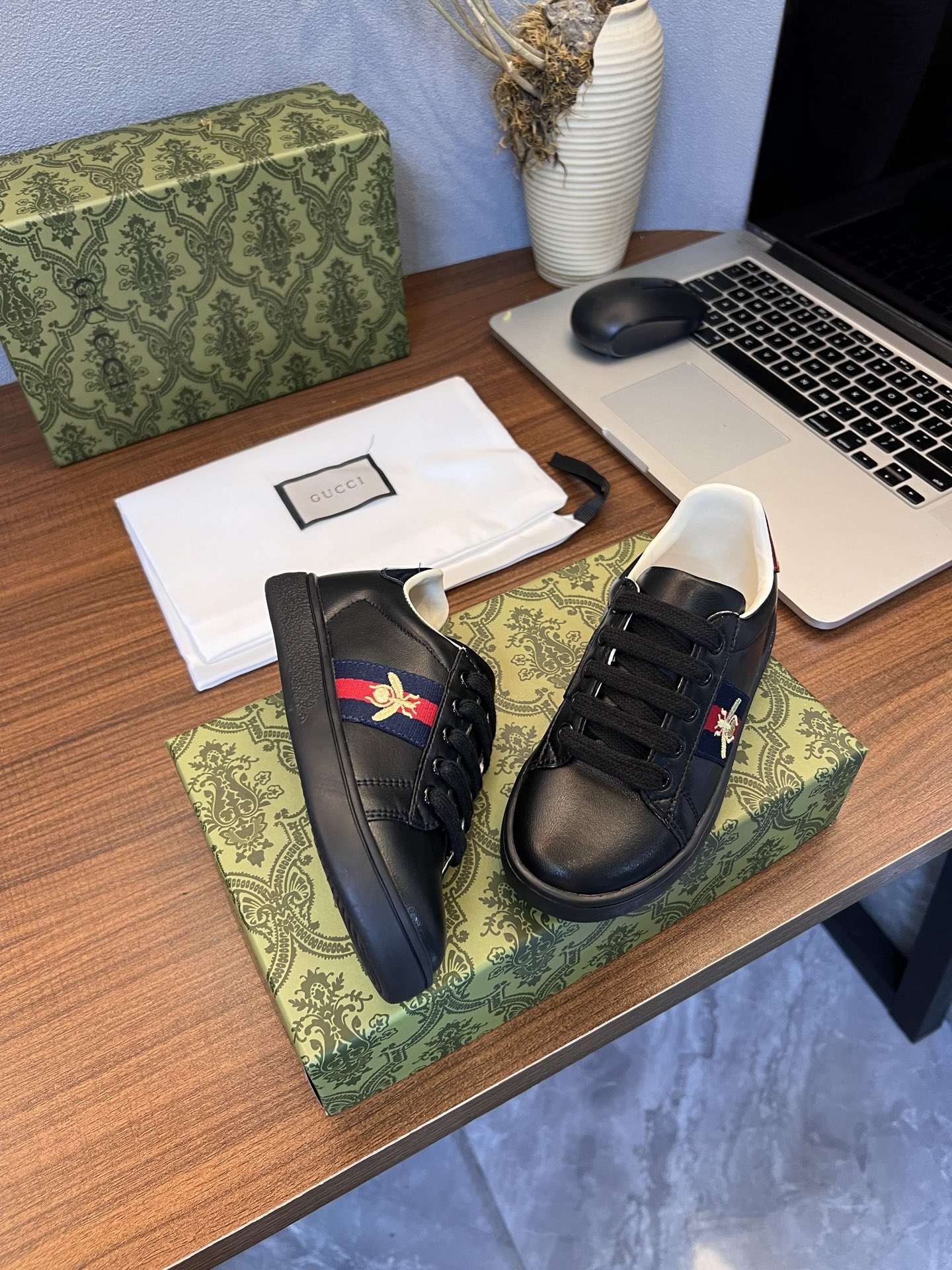 Children's shoes child